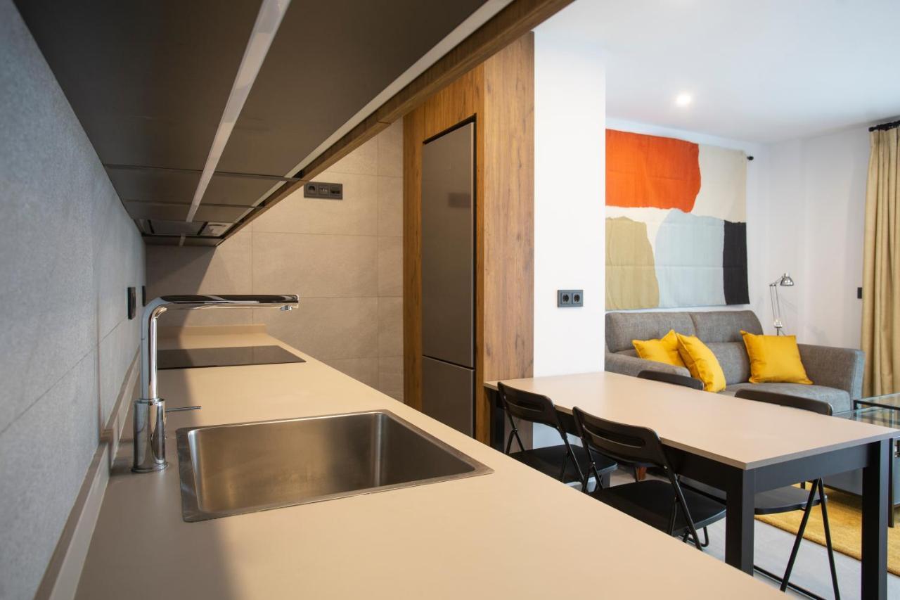Apartamentos Bajeles Sevilla Urban Buitenkant foto